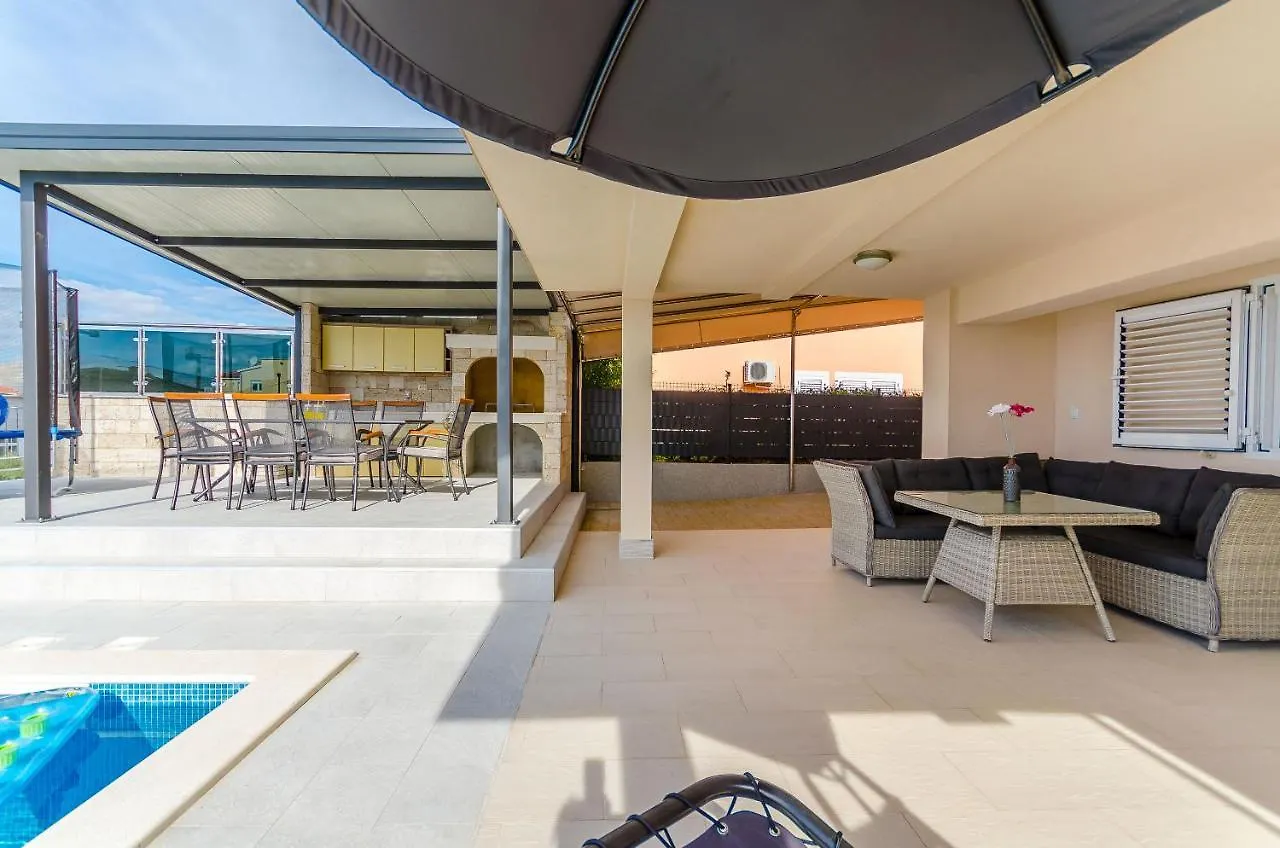 Villa Urban Trogir 0*,
