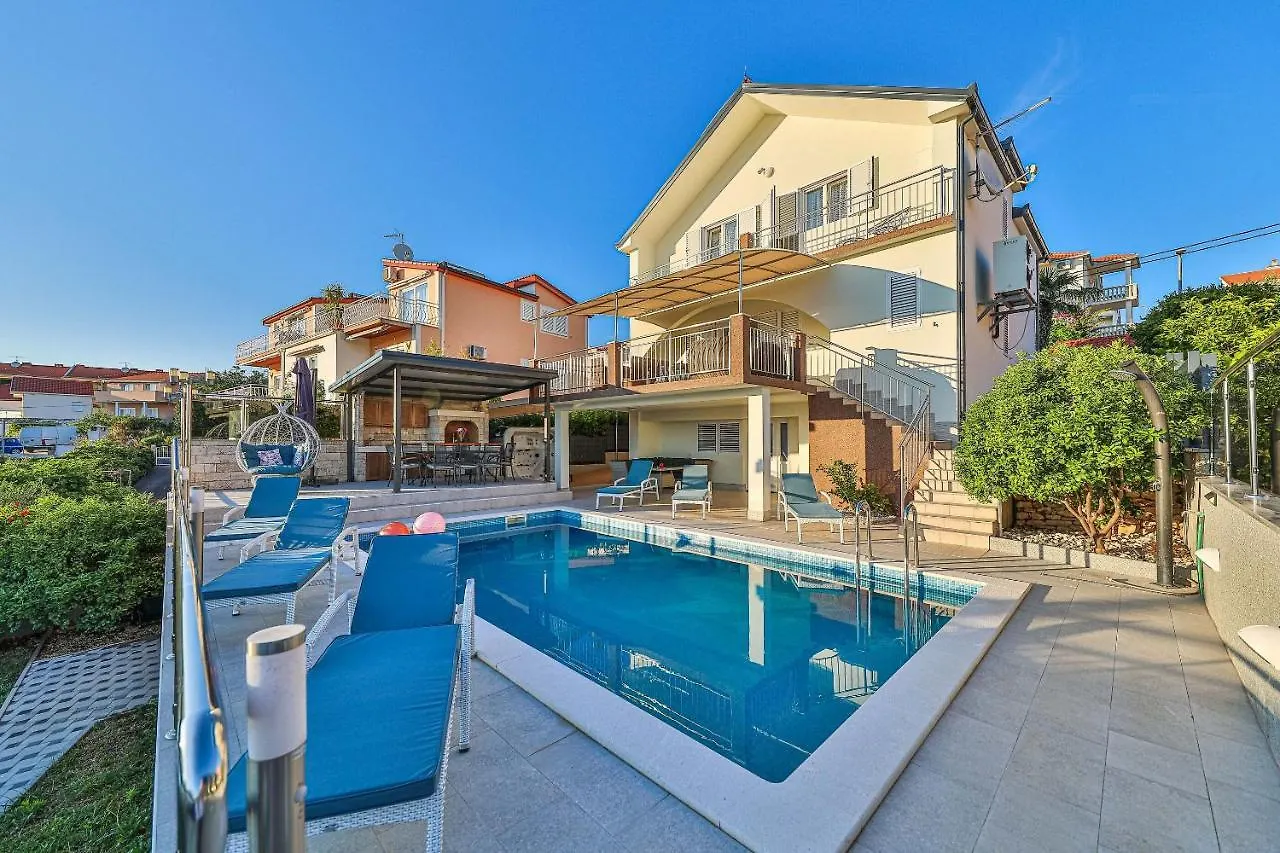 Villa Urban Trogir 0*,  Croatia